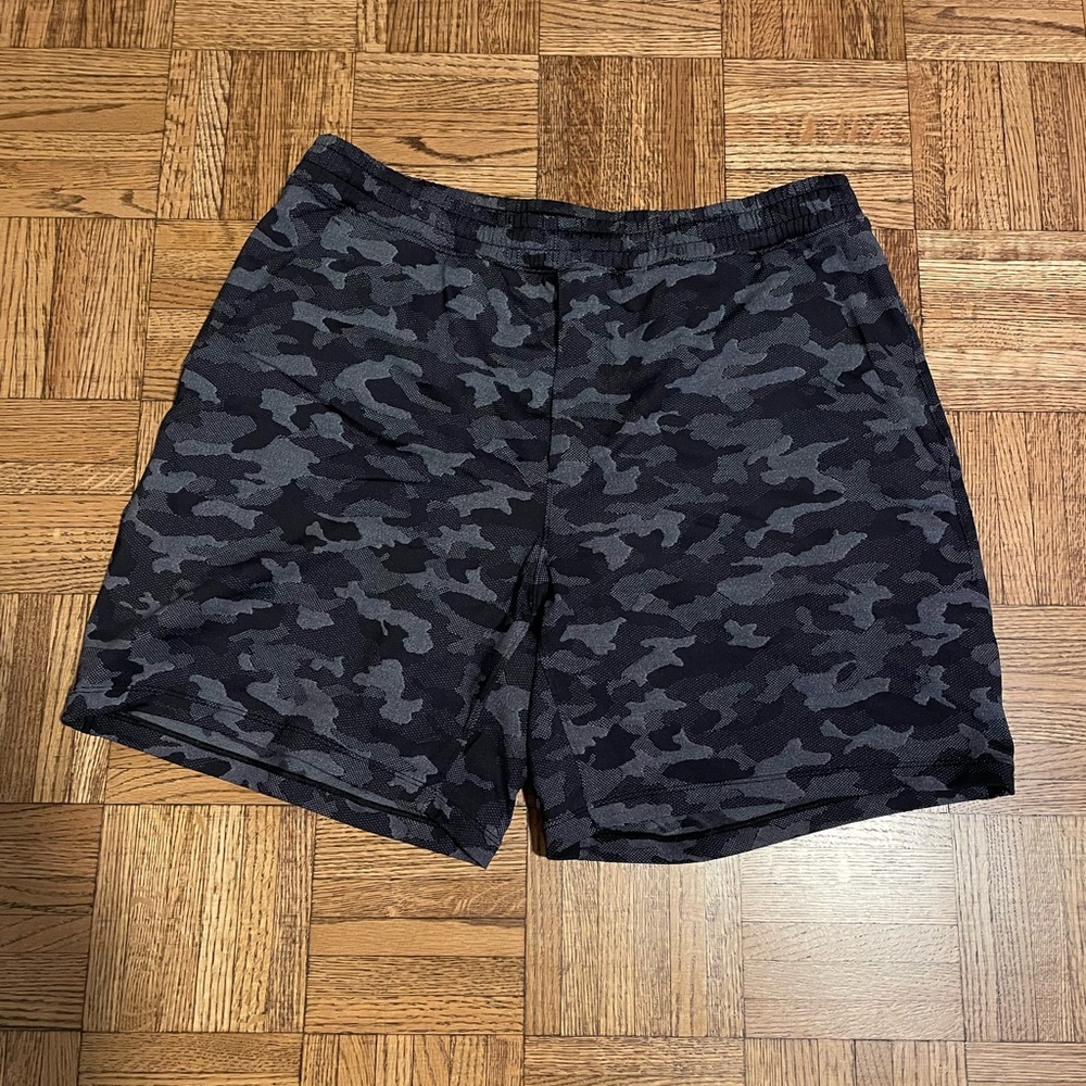 NWOT!! Lululemon Camo Pace Breaker 7” Shorts With Liner Size XL